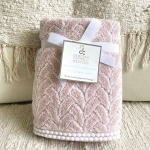 NWT Deborah Connolly Hand Towel x2